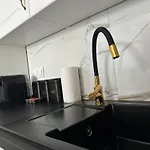 Goldclass - Free Parking - Self Check-in Lägenhet