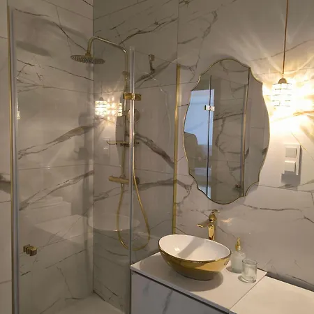 Goldclass - Free Parking - Self Check-in Appartement *